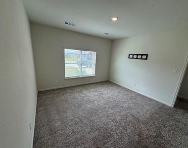 137 Sammy Fowler Avenue - Photo Thumbnail 9