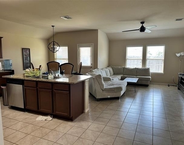 915 Quartz Trail - Photo Thumbnail 4