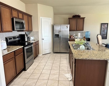915 Quartz Trail - Photo Thumbnail 5