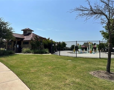 915 Quartz Trail - Photo Thumbnail 17