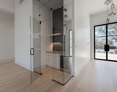11232 Hillcrest Road - Photo Thumbnail 17