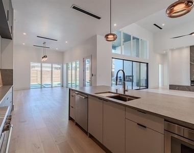 11232 Hillcrest Road - Photo Thumbnail 7