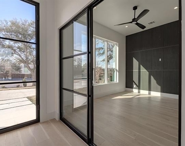 11232 Hillcrest Road - Photo Thumbnail 4