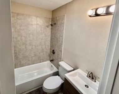 2206 W Hickory Street - Photo Thumbnail 2