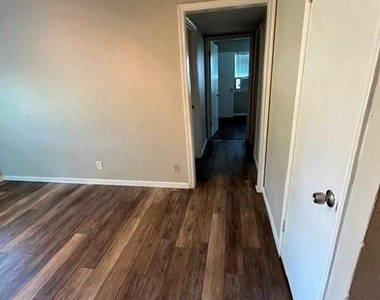 2206 W Hickory Street - Photo Thumbnail 5