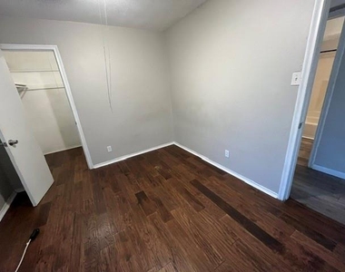 2206 W Hickory Street - Photo Thumbnail 6