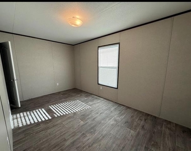 221 W Division Street - Photo Thumbnail 35