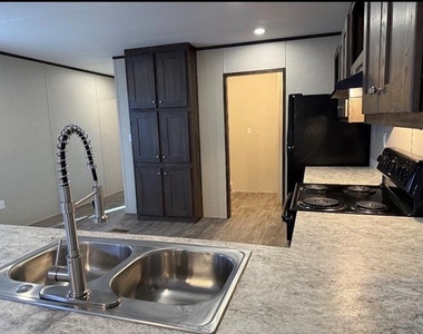 221 W Division Street - Photo Thumbnail 21