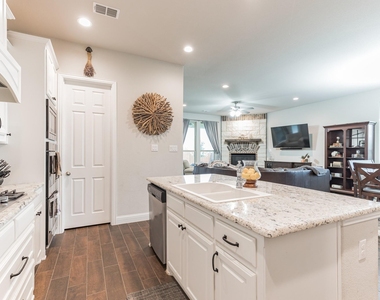 14800 Belclaire Avenue - Photo Thumbnail 8