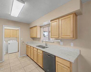 1324 W 12th Street - Photo Thumbnail 11