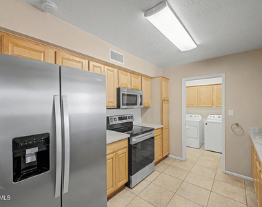 1324 W 12th Street - Photo Thumbnail 12