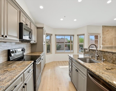 13329 N 94th Place - Photo Thumbnail 15