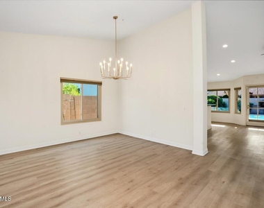 13329 N 94th Place - Photo Thumbnail 3