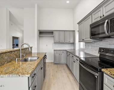 13329 N 94th Place - Photo Thumbnail 11