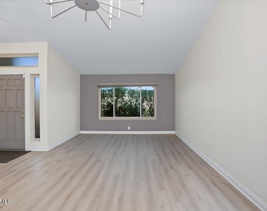 13329 N 94th Place - Photo Thumbnail 5