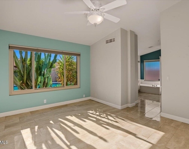 13329 N 94th Place - Photo Thumbnail 19
