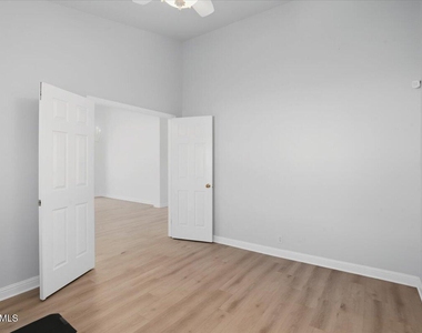 13329 N 94th Place - Photo Thumbnail 9