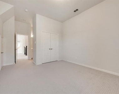 2112 Millwall Drive - Photo Thumbnail 17