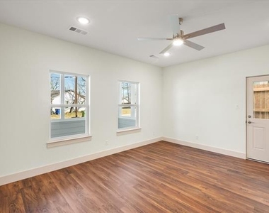 504 E Kimball Street - Photo Thumbnail 4