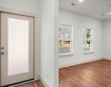 504 E Kimball Street - Photo Thumbnail 3