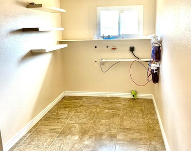15611 N 57th Lane - Photo Thumbnail 18