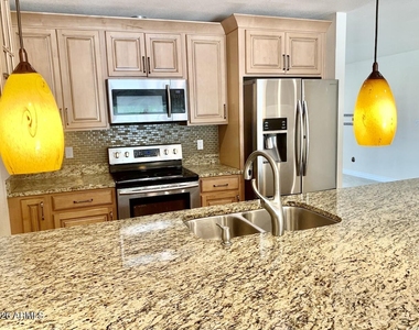 15611 N 57th Lane - Photo Thumbnail 6