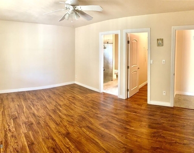 15611 N 57th Lane - Photo Thumbnail 8