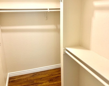 15611 N 57th Lane - Photo Thumbnail 10