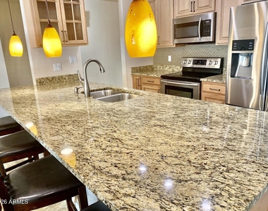 15611 N 57th Lane - Photo Thumbnail 5