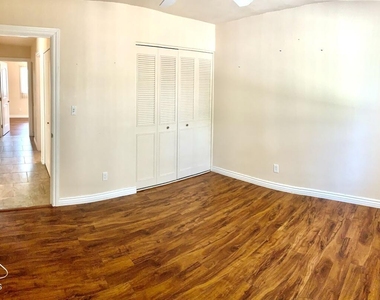 15611 N 57th Lane - Photo Thumbnail 16