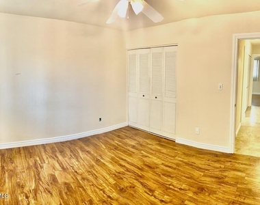 15611 N 57th Lane - Photo Thumbnail 14