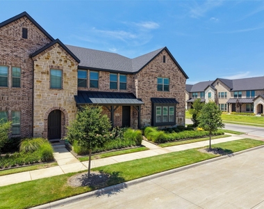 537 Parkside Drive - Photo Thumbnail 2