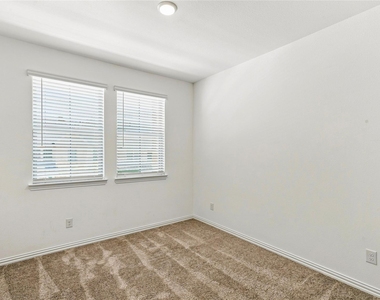 537 Parkside Drive - Photo Thumbnail 22