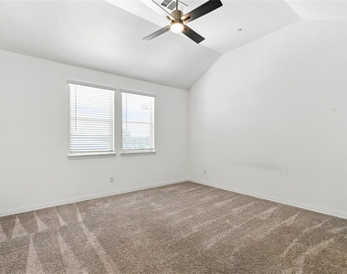 537 Parkside Drive - Photo Thumbnail 16