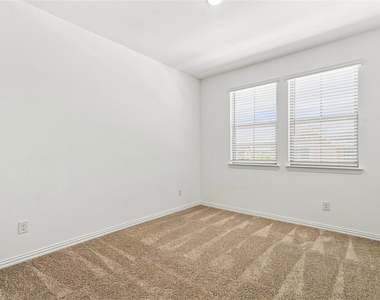 537 Parkside Drive - Photo Thumbnail 24