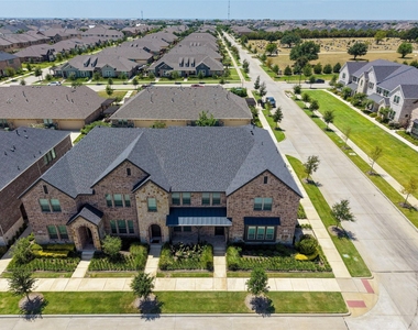 537 Parkside Drive - Photo Thumbnail 4