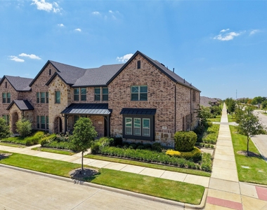 537 Parkside Drive - Photo Thumbnail 1