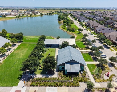 537 Parkside Drive - Photo Thumbnail 31