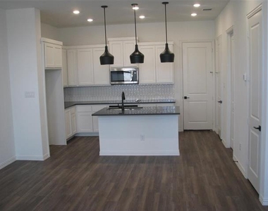7557 Laburnam Road - Photo Thumbnail 3