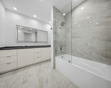 2722 Hondo Avenue - Photo Thumbnail 11