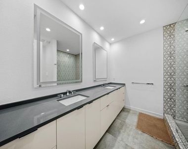 2722 Hondo Avenue - Photo Thumbnail 13
