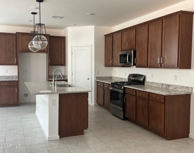 13857 S 177th Avenue - Photo Thumbnail 28