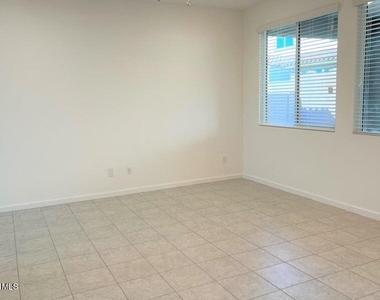 13857 S 177th Avenue - Photo Thumbnail 10