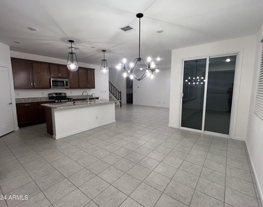 13857 S 177th Avenue - Photo Thumbnail 7