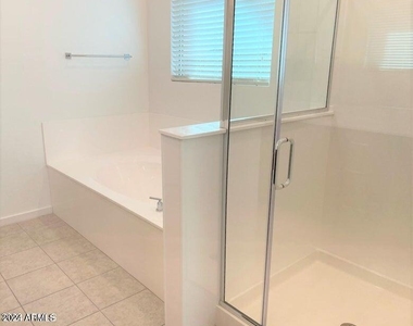 13857 S 177th Avenue - Photo Thumbnail 20