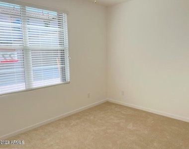 13857 S 177th Avenue - Photo Thumbnail 22