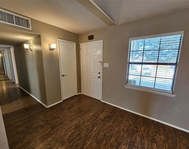 7713 Jerome Drive - Photo Thumbnail 2