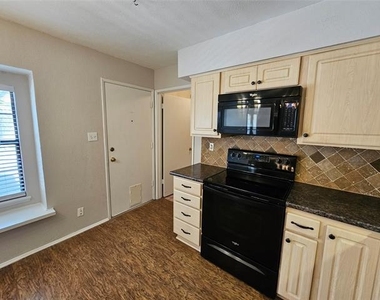 7713 Jerome Drive - Photo Thumbnail 6