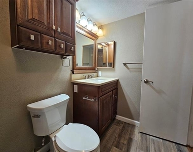 7713 Jerome Drive - Photo Thumbnail 16