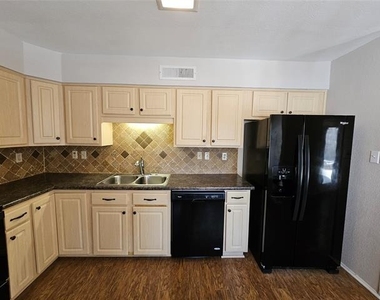 7713 Jerome Drive - Photo Thumbnail 5
